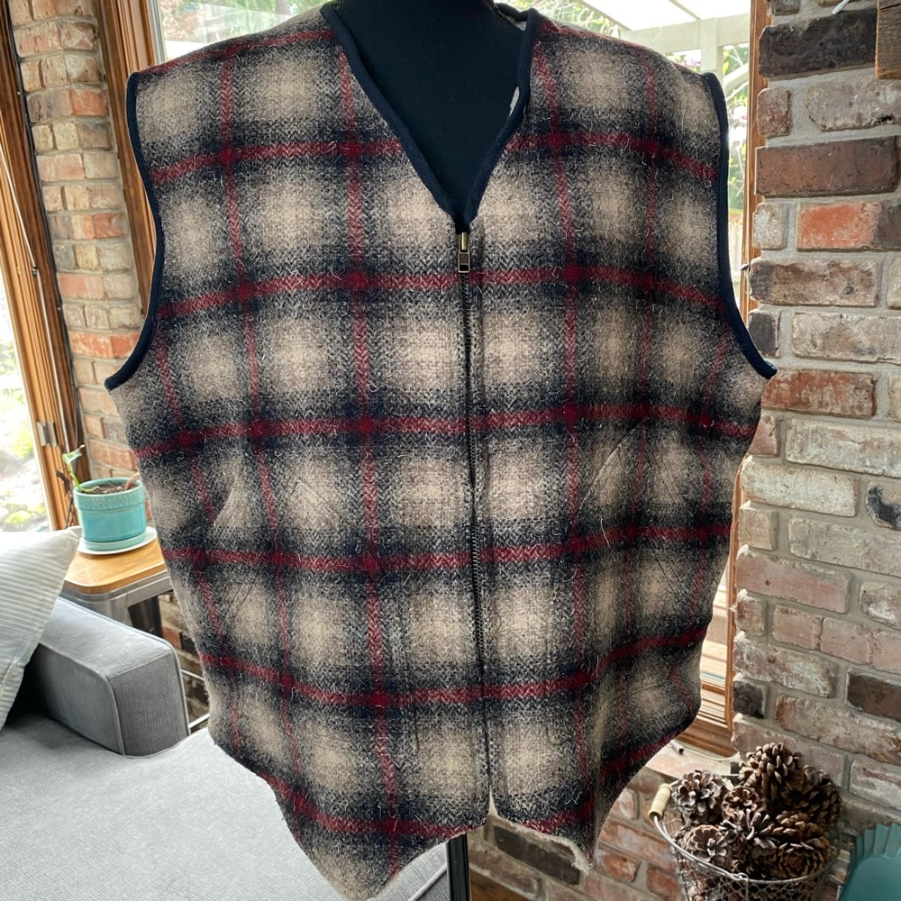 Vintage Woolrich sherpa lined Vest. Size L